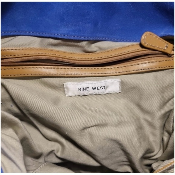 Nine West Periwinkle Blue Suede Handbag Pleating Zipper Pocket Beige Handle - Picture 6 of 8